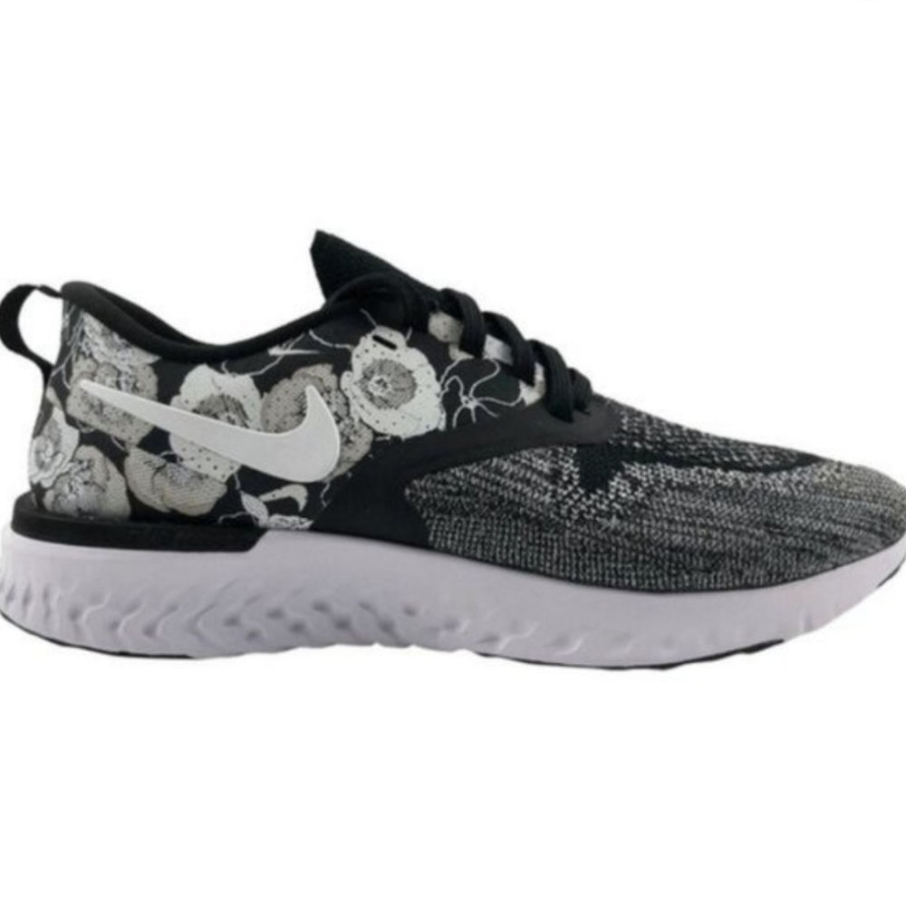 NWT Nike Flyknit floral sneakers